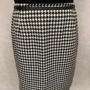 Apostrophe Hounds-tooth Skirt
